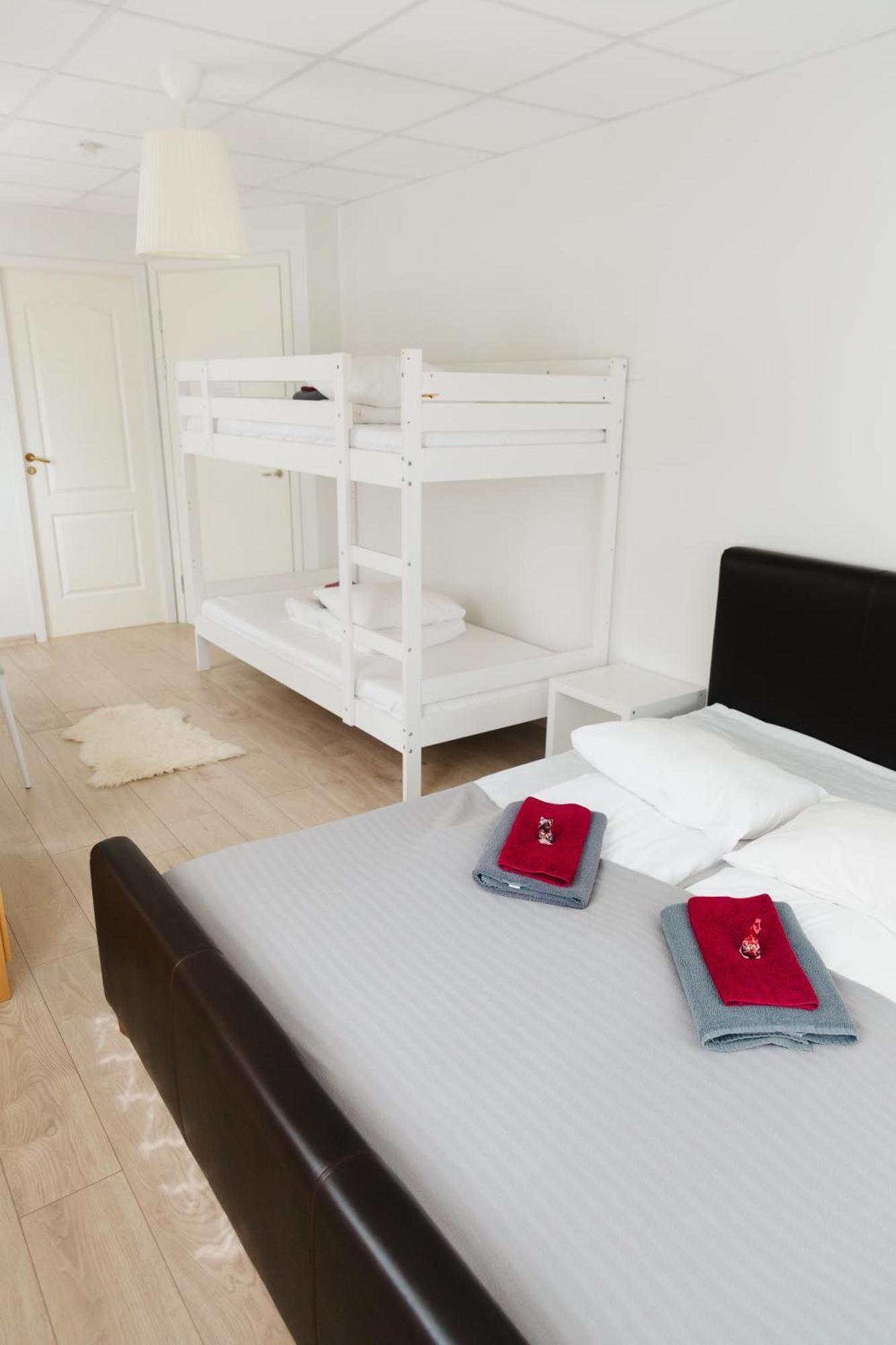 קורסארה Konrad Family Guesthouse מראה חיצוני תמונה