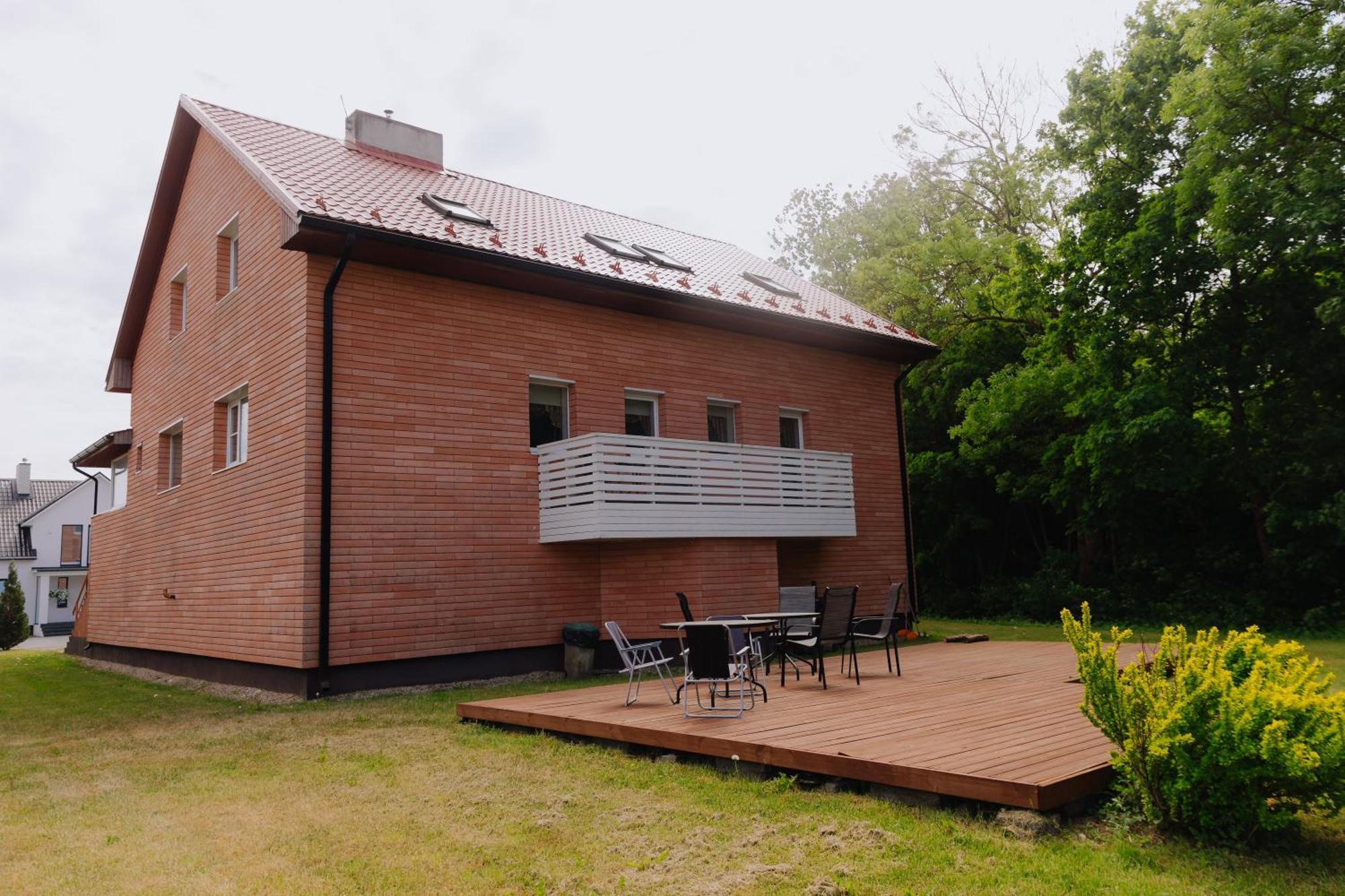 קורסארה Konrad Family Guesthouse מראה חיצוני תמונה